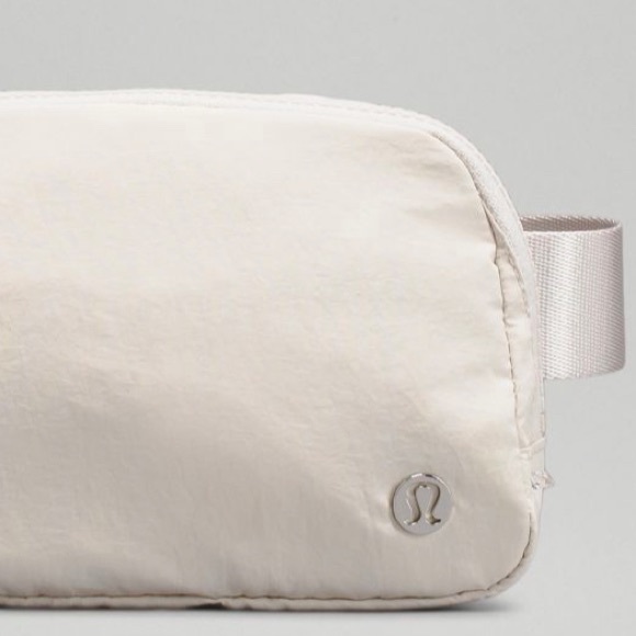 Lululemon 🤍 WHITE OPAL Everywhere Belt Bag - Picture 3 of 15